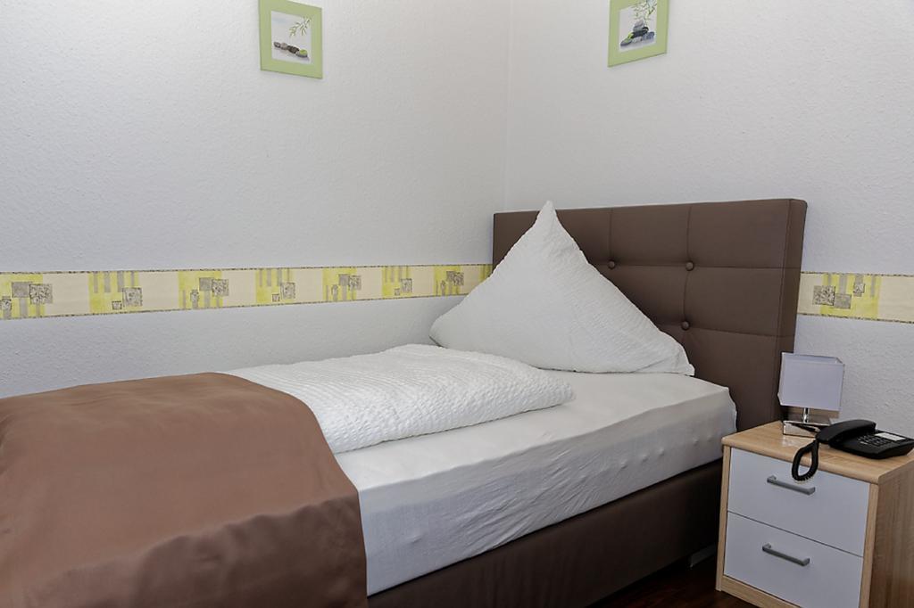 Hotel Huettl - Garni فورمز الغرفة الصورة