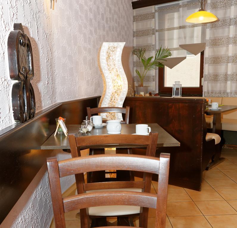 Hotel Huettl - Garni فورمز المظهر الخارجي الصورة